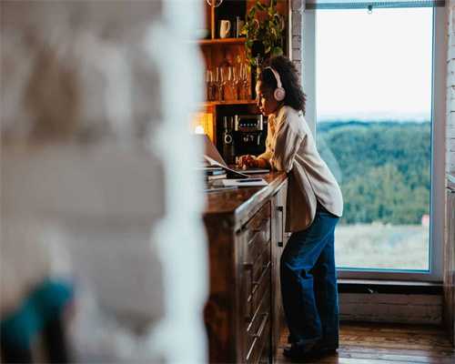 男同找代妈生子费用明细，赴美赴泰生娃要花多少